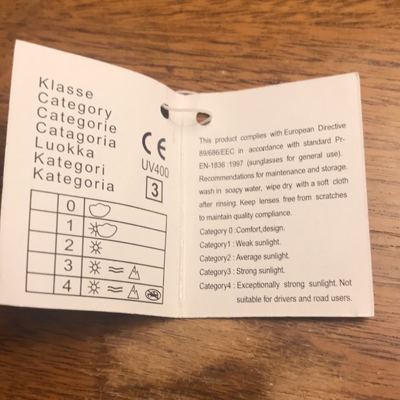 Coach White & Silver Coach Signature C sunglasses with Black signature C Case - Picture 12 of 15